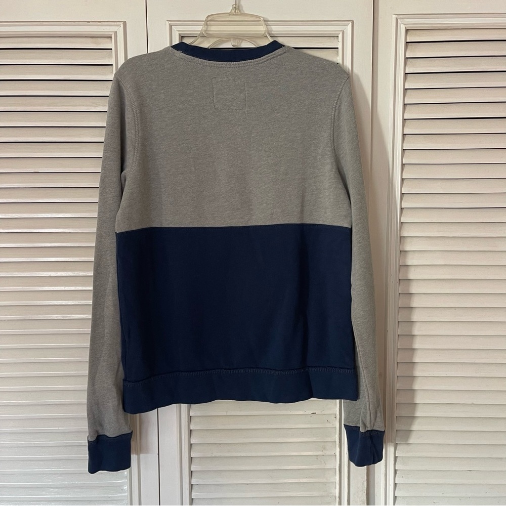 Abercrombie Kids Black and White Logo
Crewneck Sweatshirt Size 15/16 - Picture 3 of 6